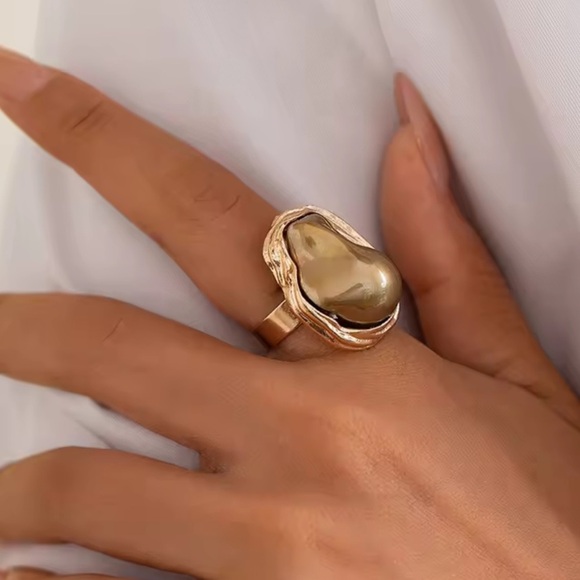 Champagne Gold Barogue Ring - Picture 3 of 6